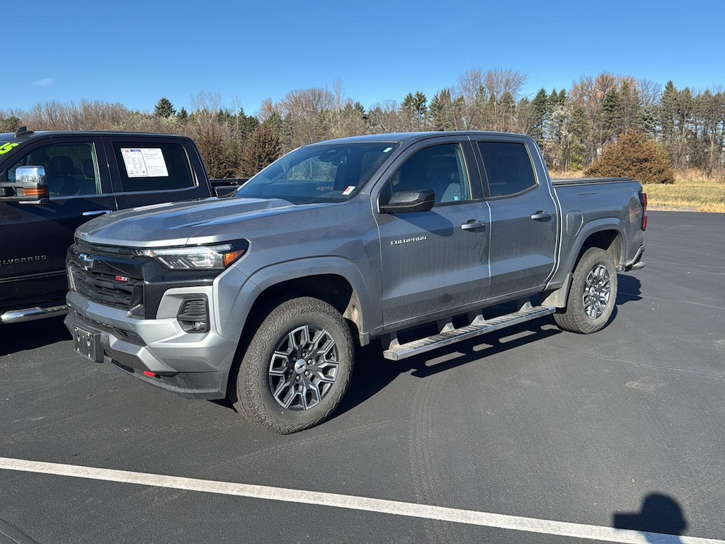 2024 Chevrolet Colorado Z71 photo 2