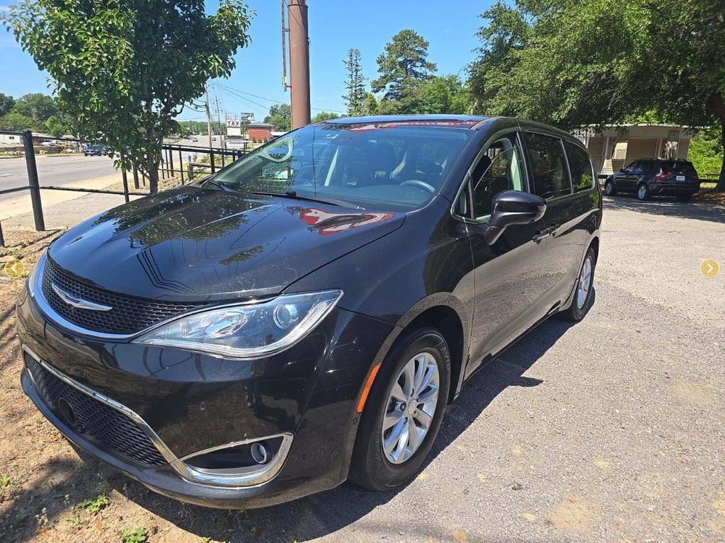 2019 Chrysler Pacifica Touring Plus's photo
