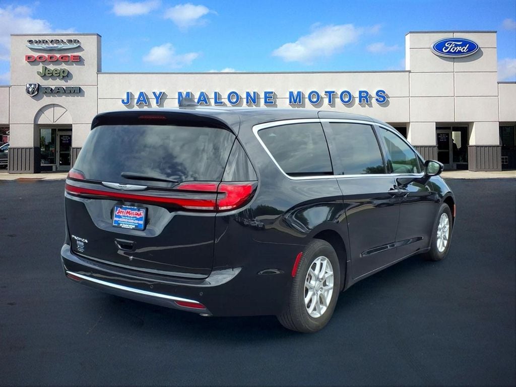 Used 2025 Chrysler Pacifica Select with VIN 2C4RC1BG8SR597793 for sale in Hutchinson, Minnesota