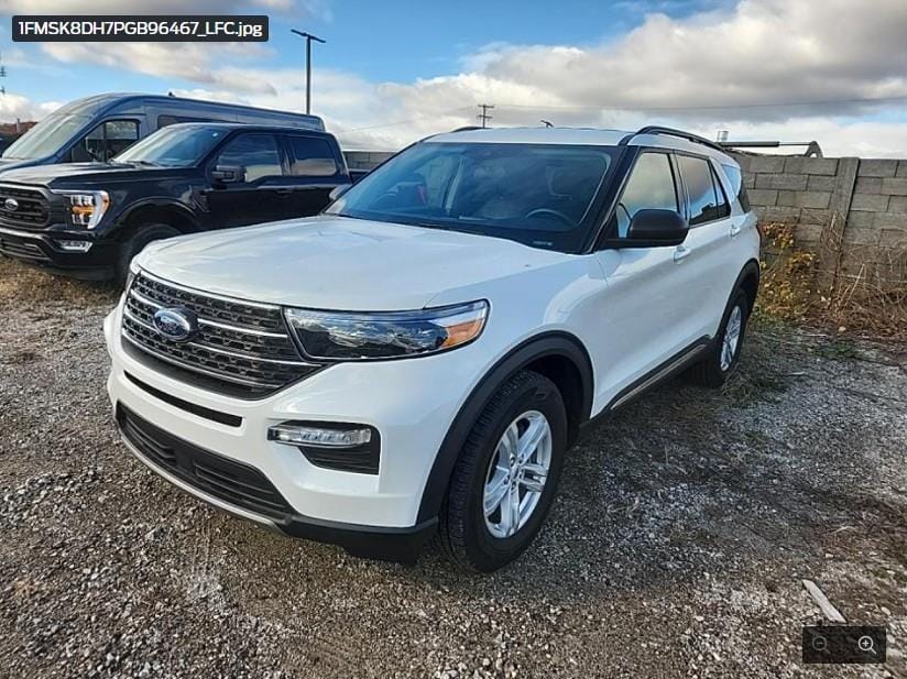 2023 Ford Explorer XLT's photo