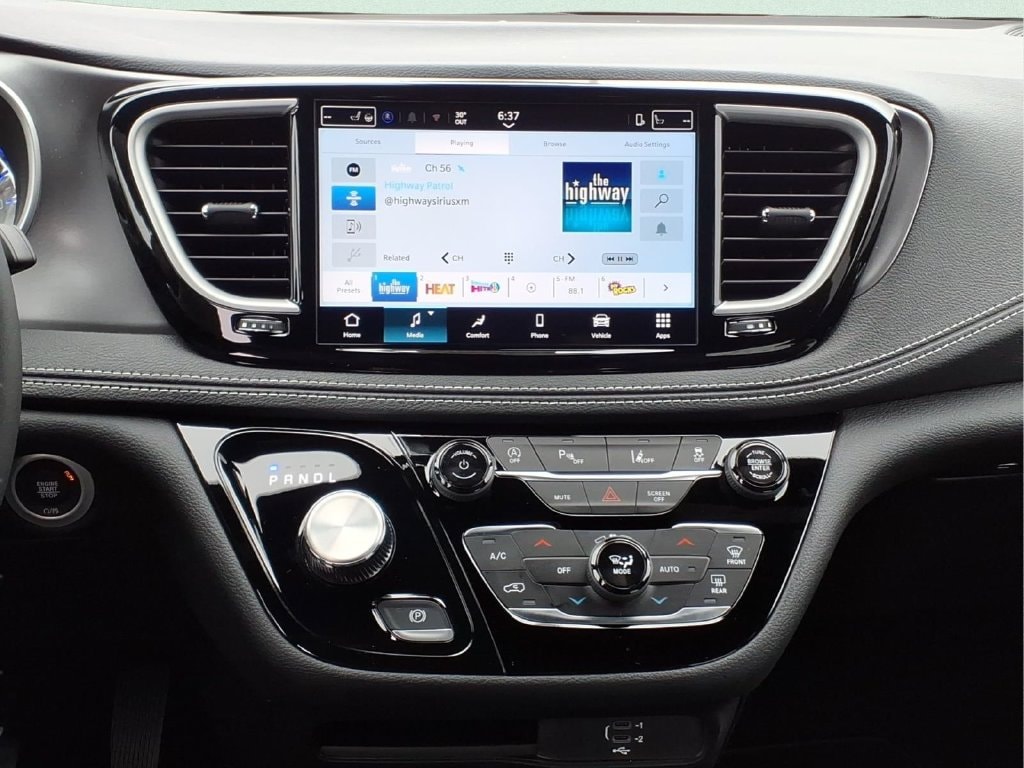 2026 Chrysler Pacifica Select - Photo 9