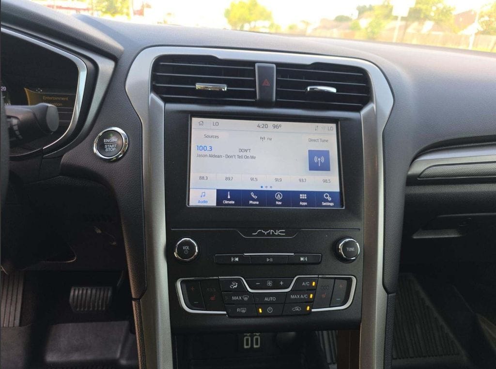 Used 2020 Ford Fusion SE with VIN 3FA6P0T92LR121090 for sale in Hutchinson, Minnesota