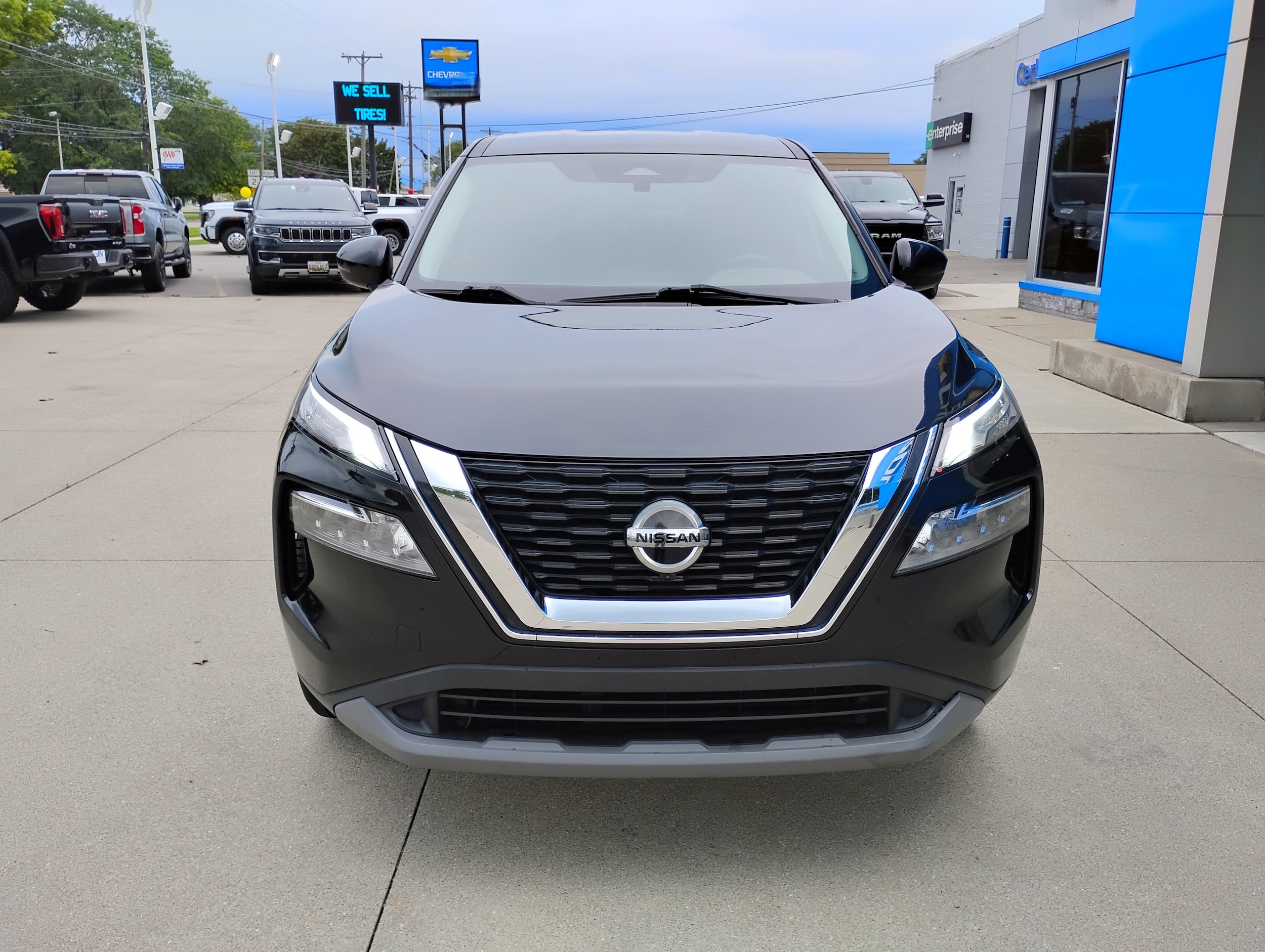 Used 2021 Nissan Rogue SV with VIN 5N1AT3BB1MC733203 for sale in Wauseon, OH