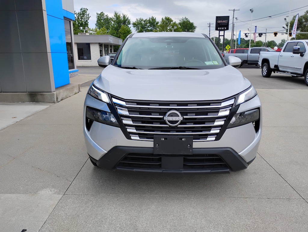 Used 2025 Nissan Rogue SV