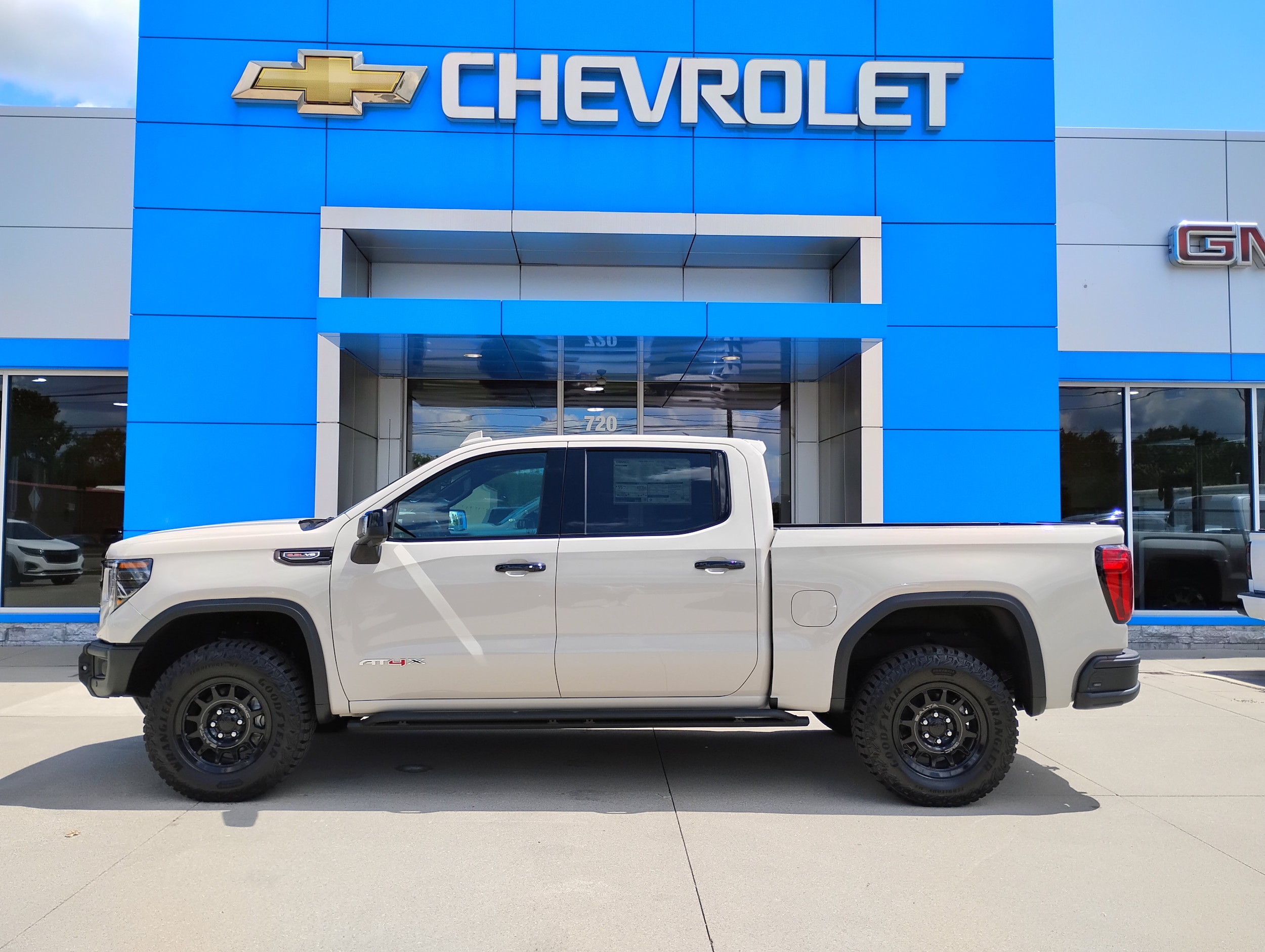 2026 GMC Sierra 1500 AT4X - Photo 11