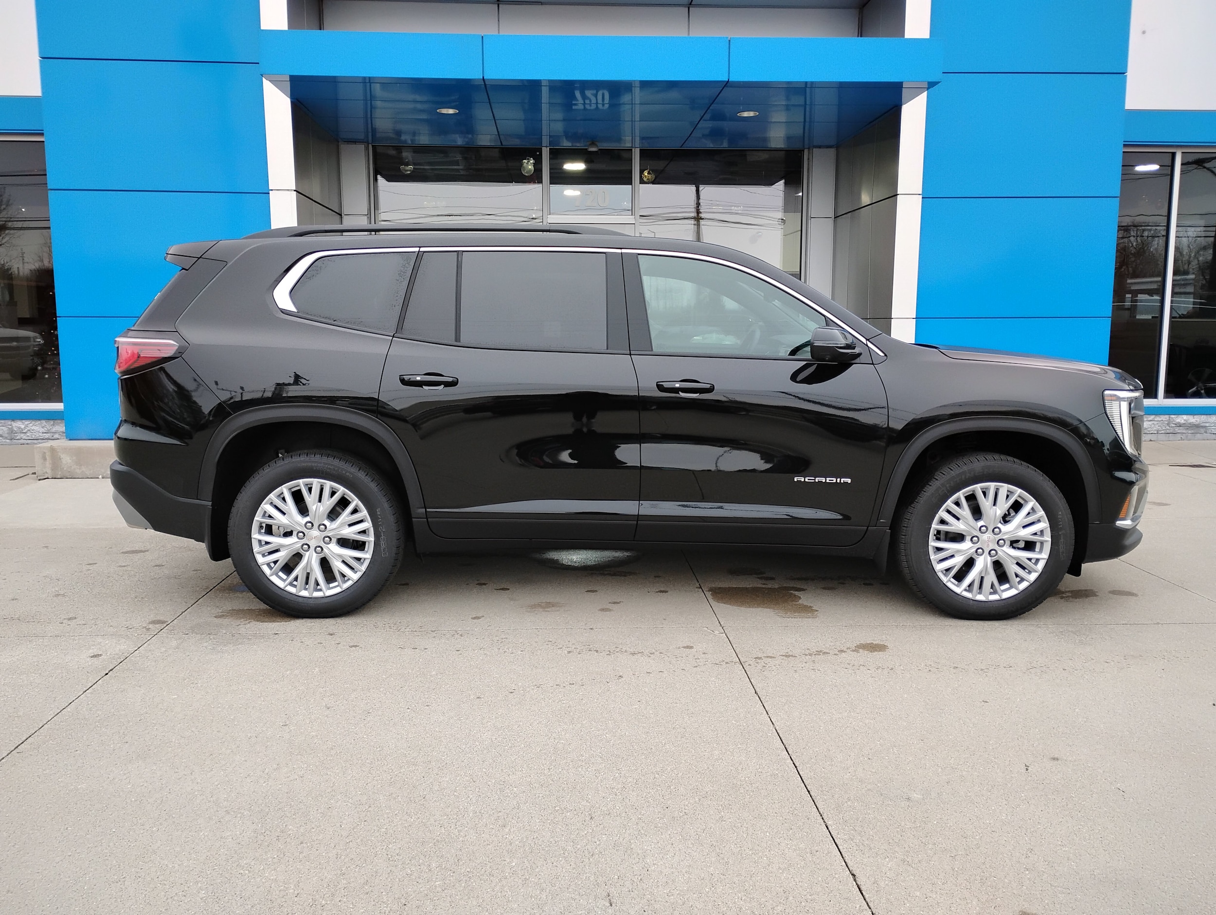 2026 GMC Acadia Elevation - Photo 2