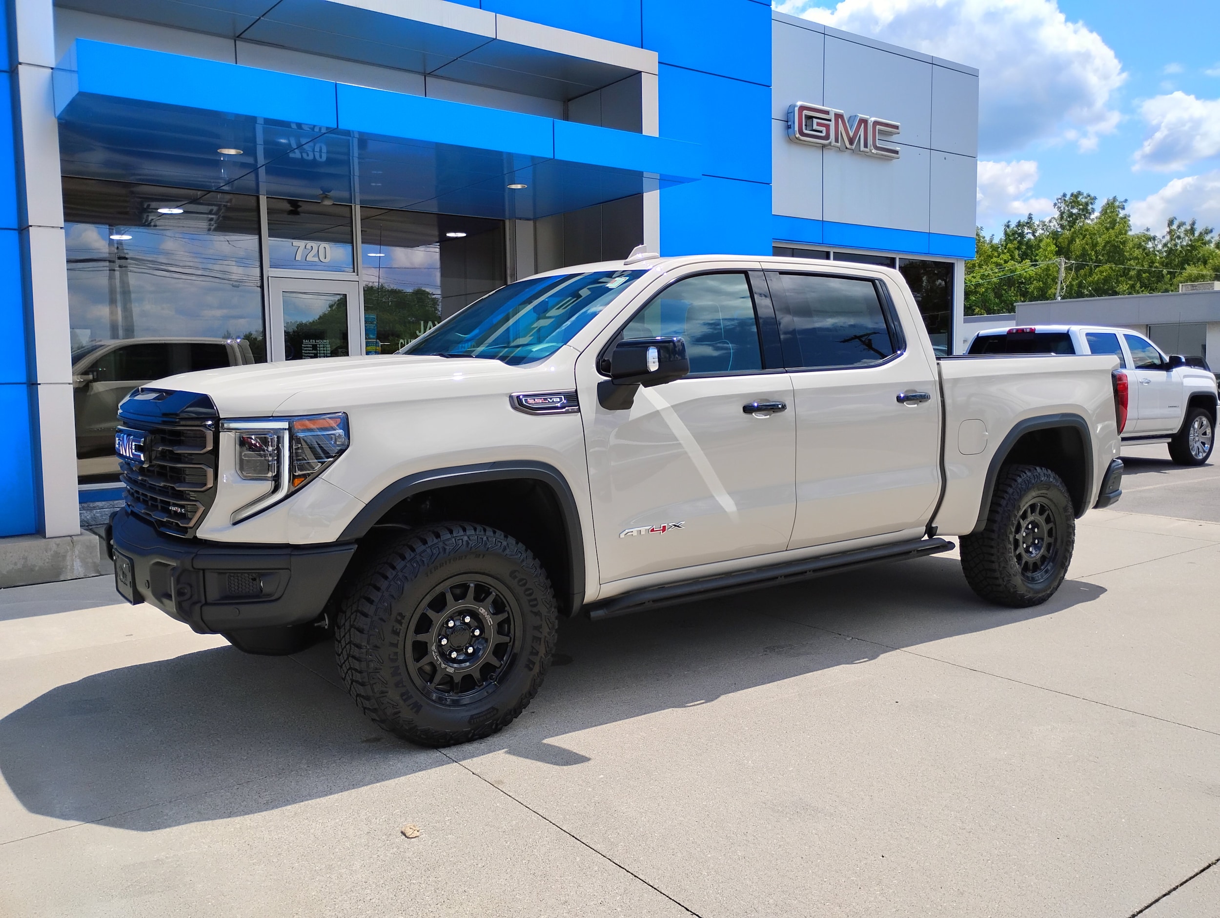 2026 GMC Sierra 1500 AT4X - Photo 12