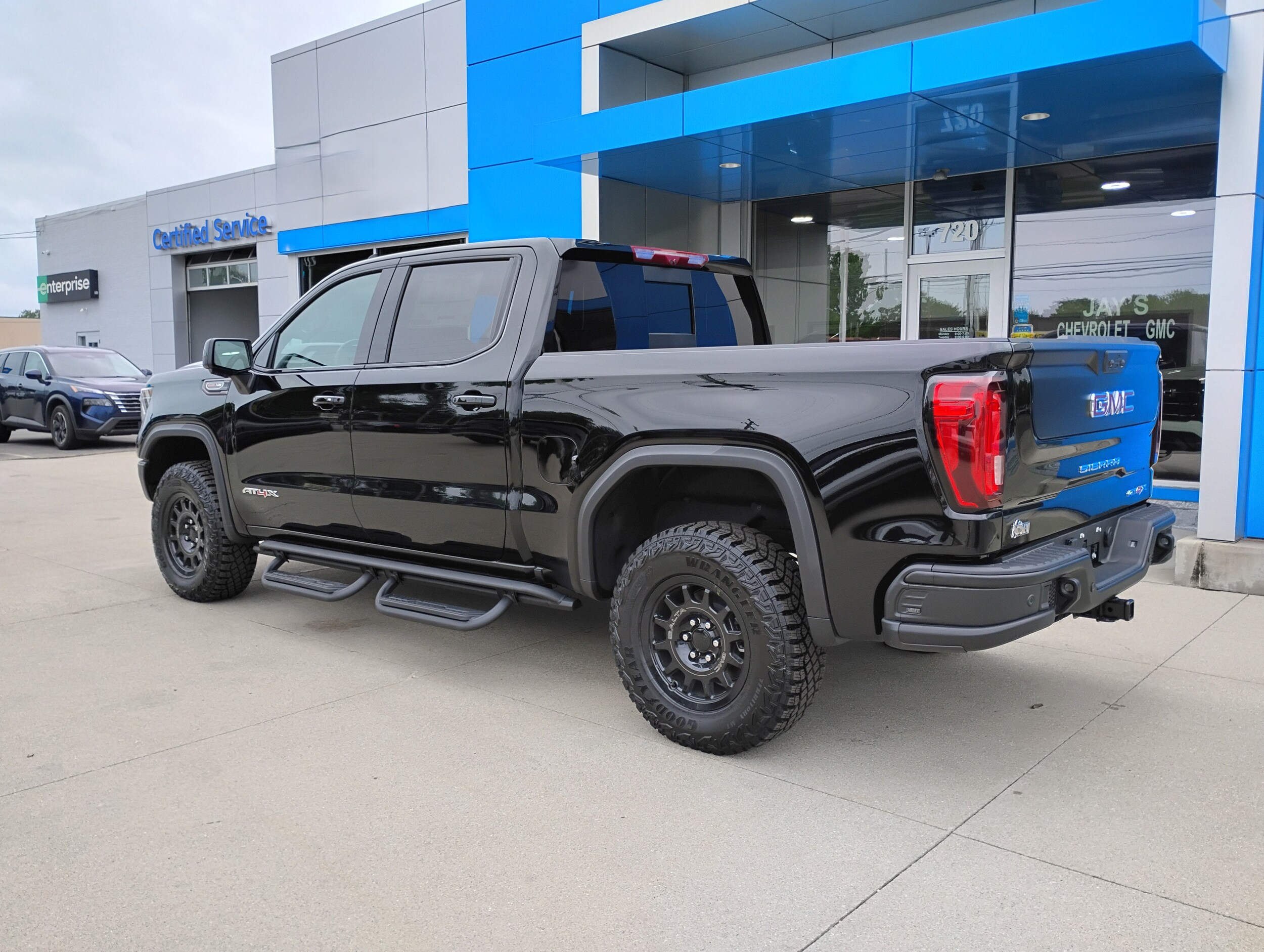 2026 GMC Sierra 1500 AT4X - Photo 10