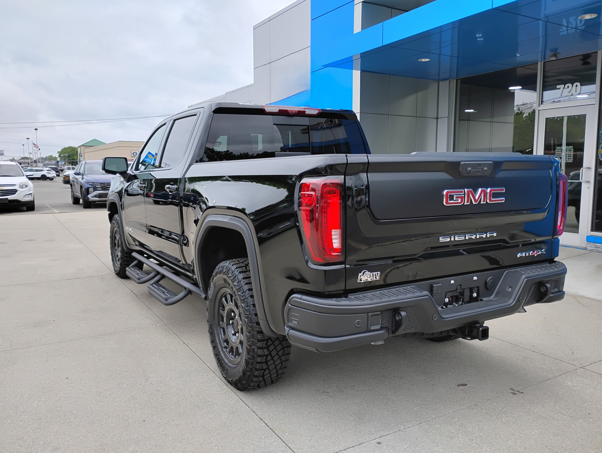 2026 GMC Sierra 1500 AT4X - Photo 9