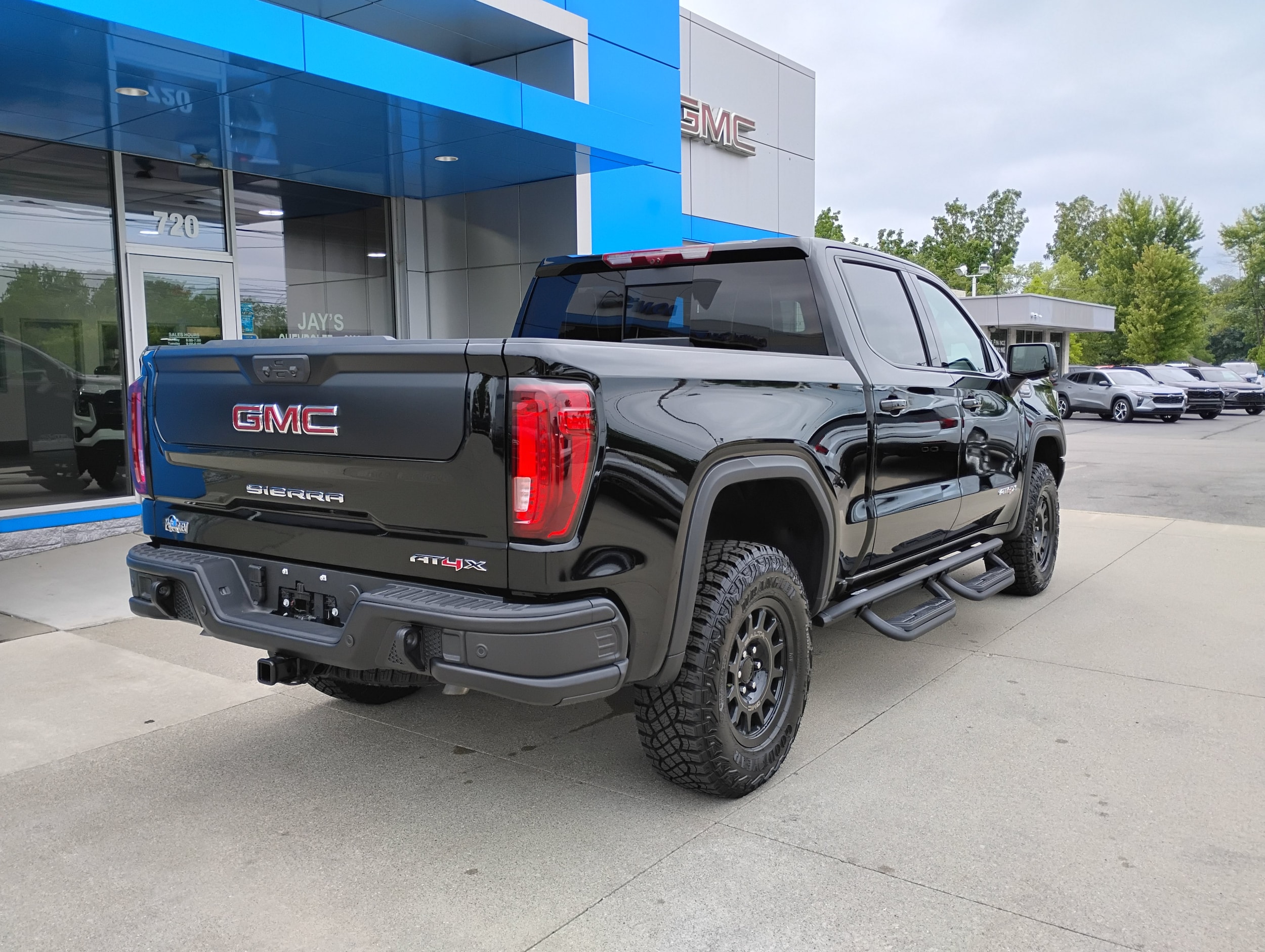 2026 GMC Sierra 1500 AT4X - Photo 7