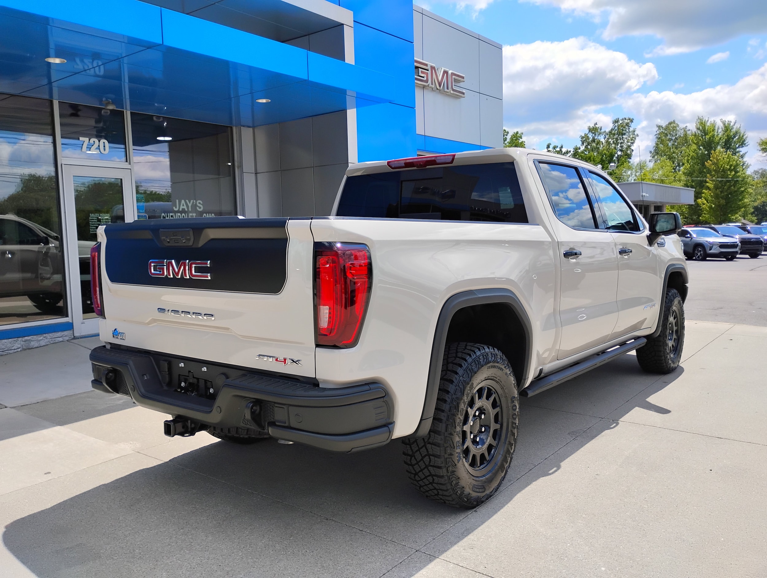 2026 GMC Sierra 1500 AT4X - Photo 7