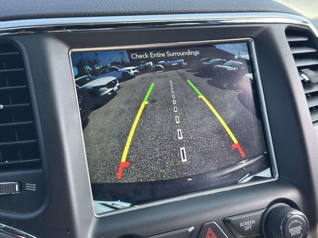 2018 Jeep Grand Cherokee Laredo photo 3