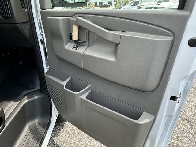 2025 Chevrolet Express Cargo Work Van - Photo 19
