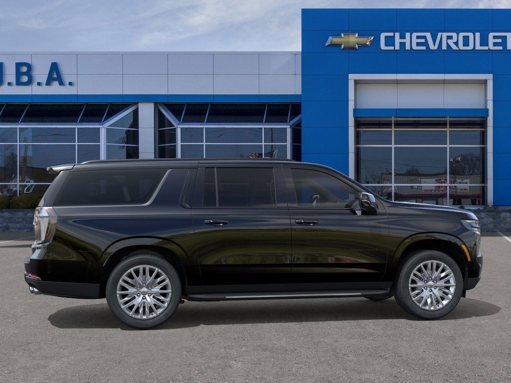 2026 Chevrolet Suburban RST photo 3