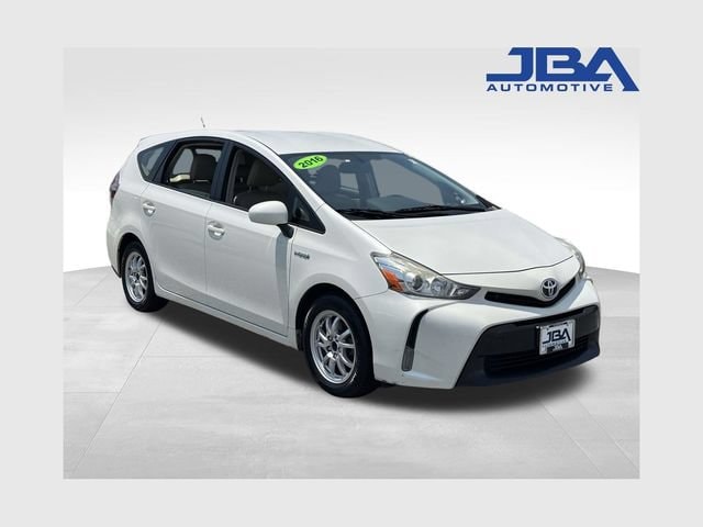 2016 Toyota Prius v Five's photo