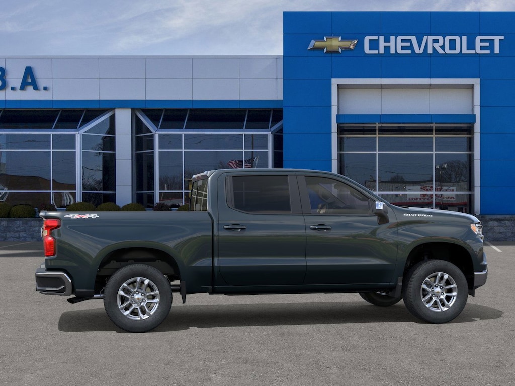 2026 Chevrolet Silverado LT photo 4