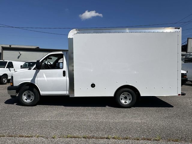 2025 Chevrolet Express 3500 Cutaway Van photo 2