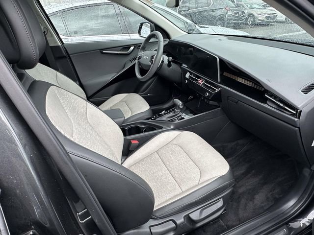 2024 Kia Niro SX Touring photo 2