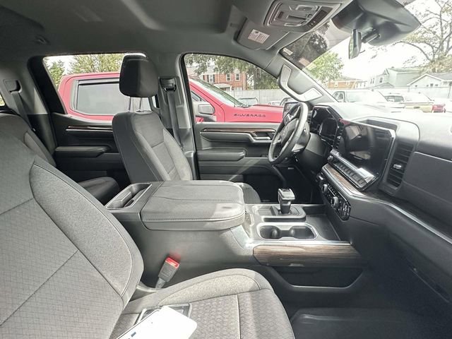 2025 Chevrolet Silverado 1500 RST photo 2