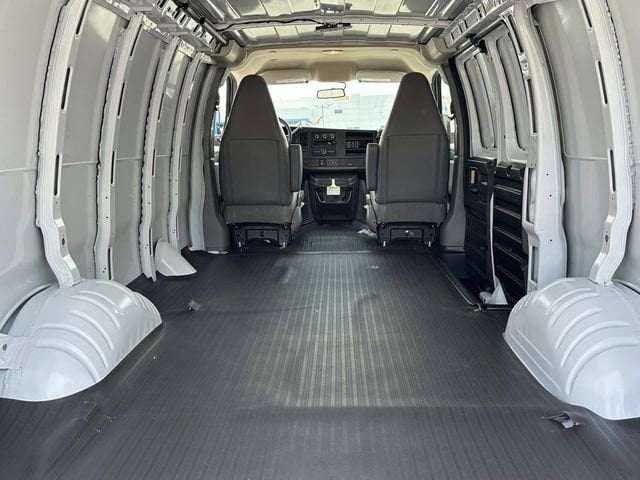 2025 Chevrolet Express Cargo Work Van - Photo 22