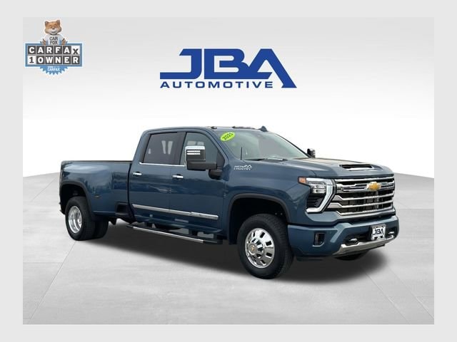 2025 Chevrolet Silverado 3500HD High Country's photo