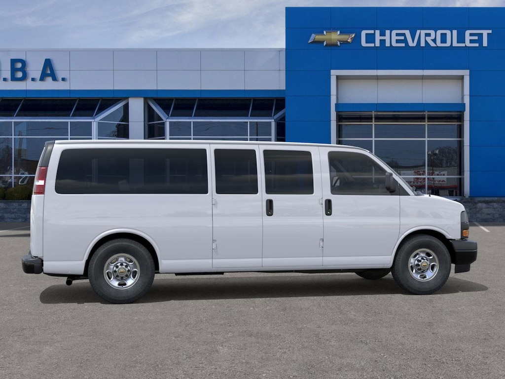 2025 Chevrolet Express Passenger 3500 photo 4