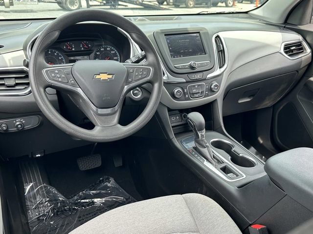 2022 Chevrolet Equinox LS photo 2