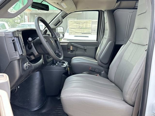 2025 Chevrolet Express Cargo Work Van - Photo 13