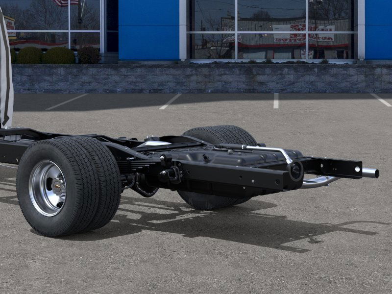 2025 Chevrolet Express Cutaway photo 3