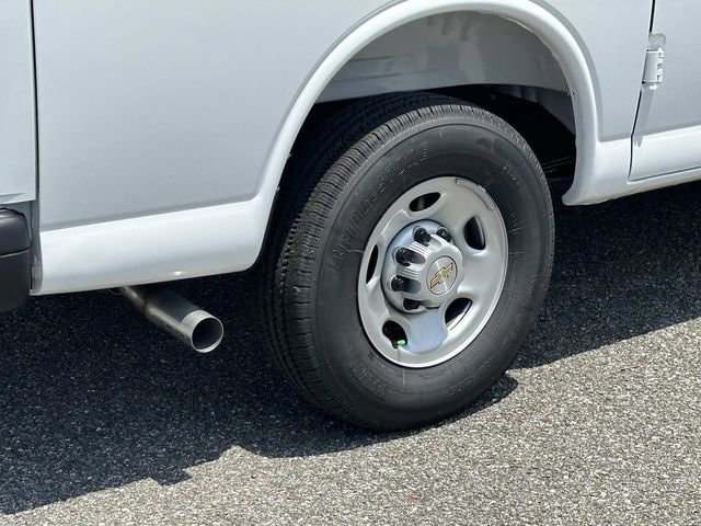 2025 Chevrolet Express Cargo Work Van - Photo 31