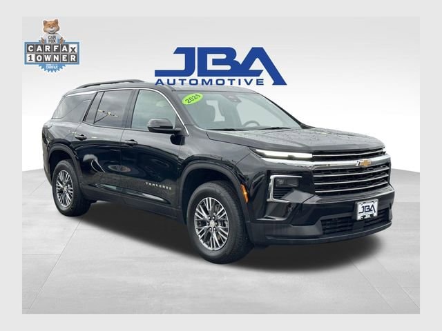 2025 Chevrolet Traverse LT's photo