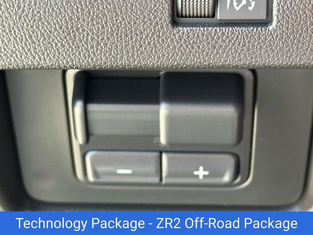 2025 Chevrolet Colorado ZR2 - Photo 12