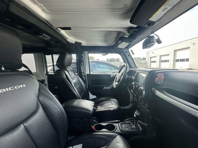 2017 Jeep Wrangler Unlimited Rubicon photo 2