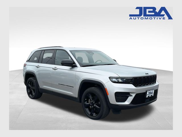 2022 Jeep Grand Cherokee Altitude's photo