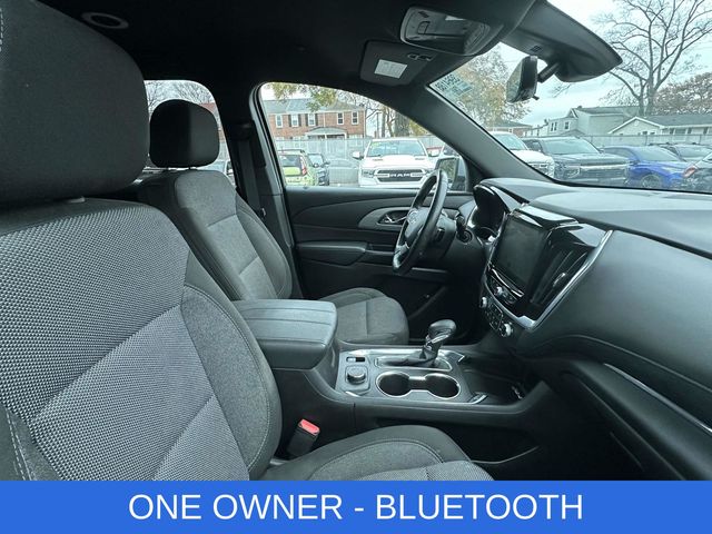 2023 Chevrolet Traverse Cloth 1LT photo 2