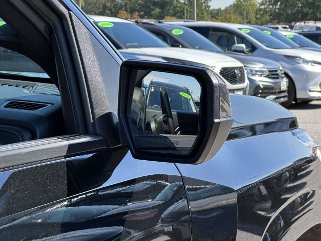 2024 Chevrolet Colorado LT - Photo 26