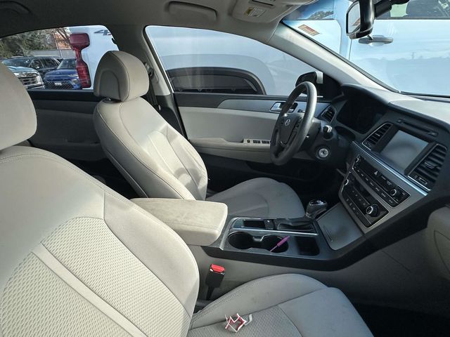 Used 2016 Hyundai Sonata SE with VIN 5NPE24AF9GH313975 for sale in Glen Burnie, MD