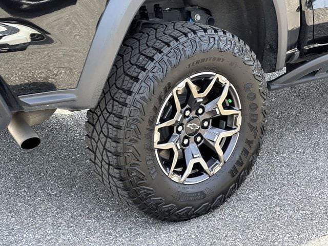 2025 Chevrolet Colorado ZR2 - Photo 28