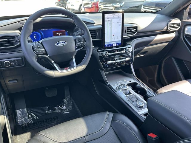 2024 Ford Explorer ST photo 2