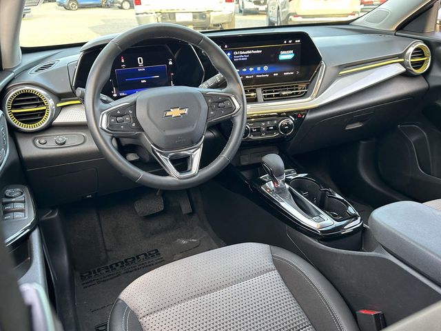 2024 Chevrolet Trax LT photo 2