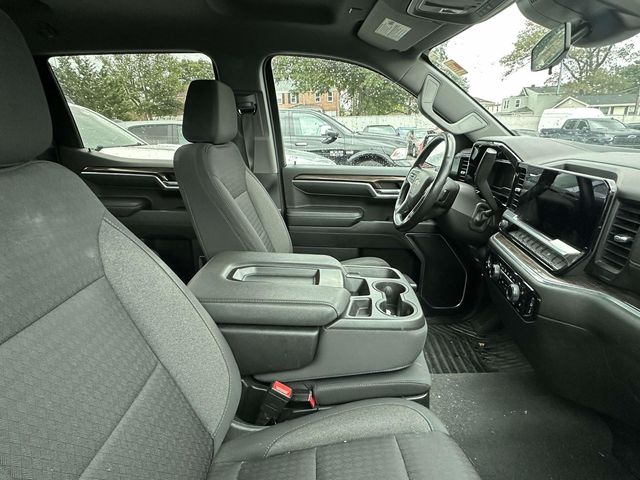 2022 Chevrolet Silverado 1500 LT photo 2