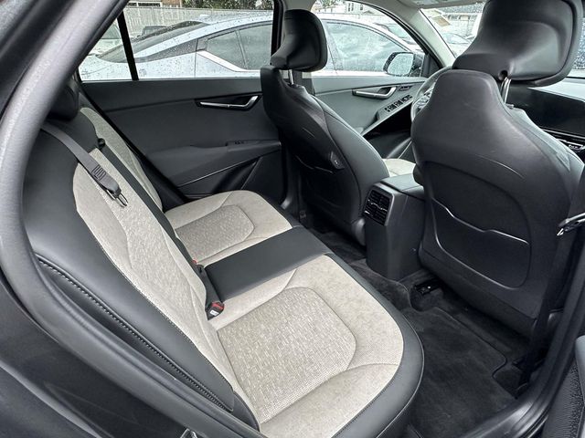 2024 Kia Niro SX Touring photo 3