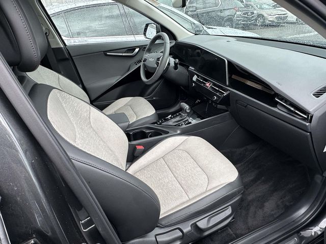 2024 Kia Niro SX Touring photo 2
