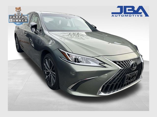 2022 Lexus ES 350's photo