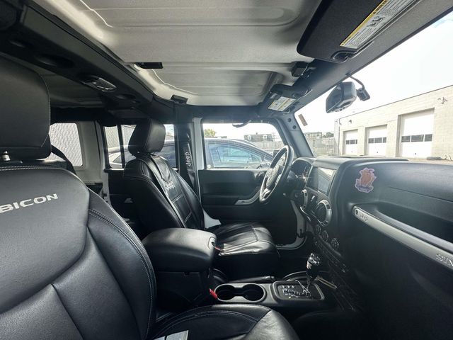 2017 Jeep Wrangler Unlimited Rubicon photo 2