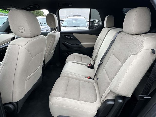 2023 Chevrolet Traverse LS - Photo 18