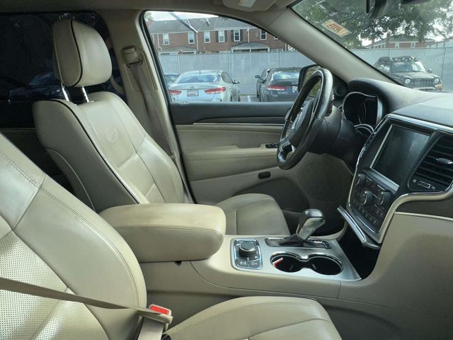2017 Jeep Grand Cherokee Overland photo 2