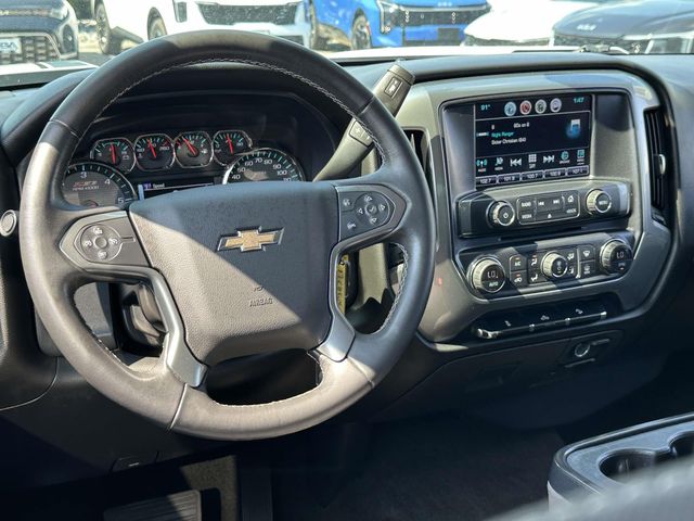 2017 Chevrolet Silverado 1500 LT photo 2