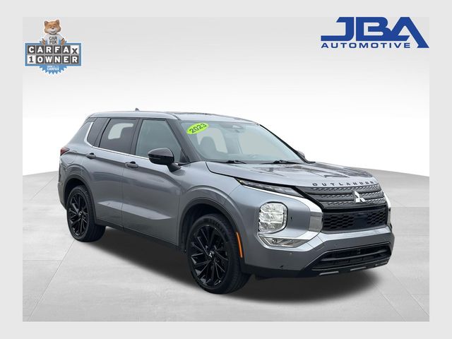 2023 Mitsubishi Outlander SE Black Edition's photo