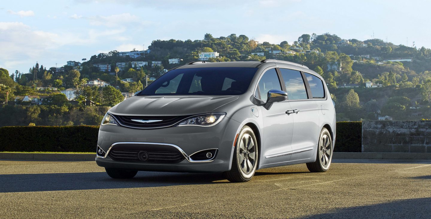 2018 Chrysler Pacifica Hybrid Front Gray Exterior 2018 Chrysler Pacifica Hybrid Front Gray Exterior